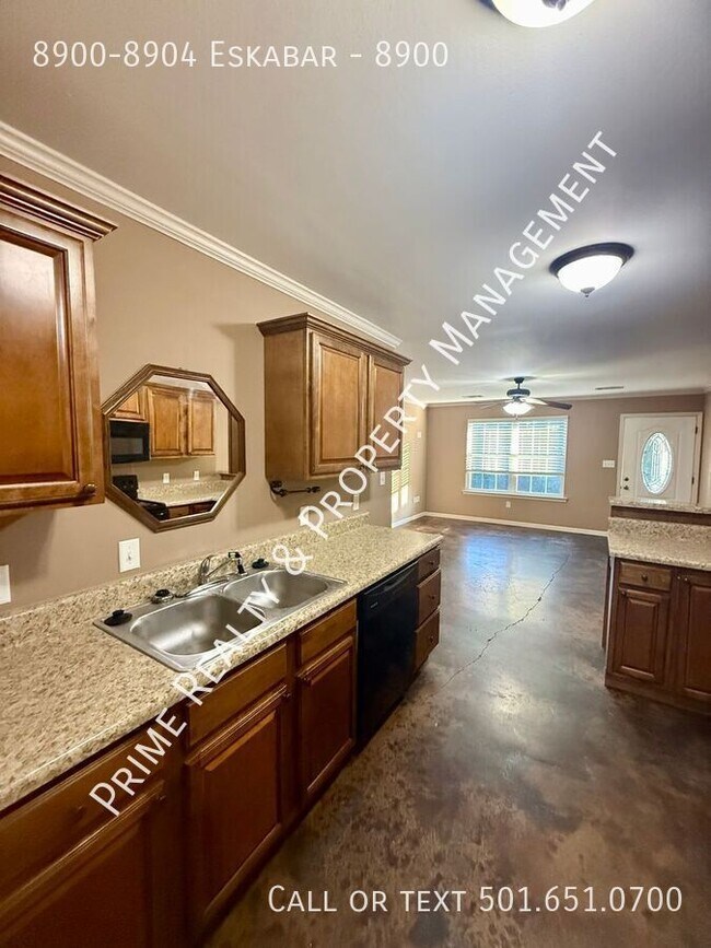 Foto del edificio - 8900-8904 Eskabar-8900