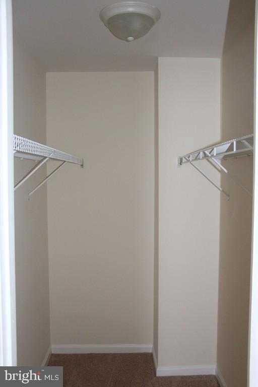 Foto del edificio - 8651 Chester Ct