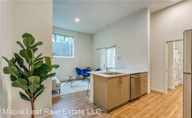 Building Photo - 1 br, 1 bath House - 121 12th Ave E Unit 100