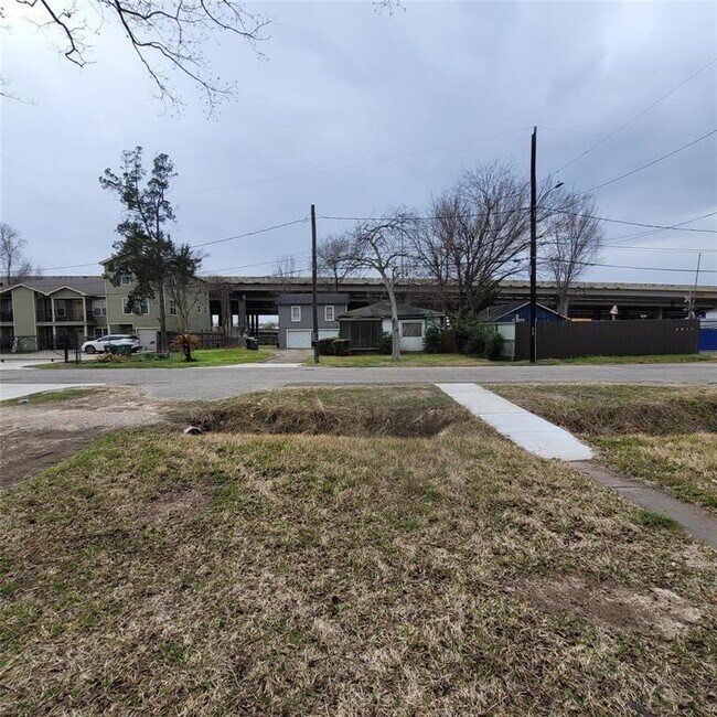 Foto del edificio - 6810 Bleker St
