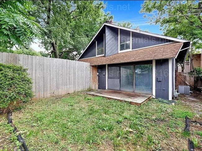 Building Photo - 844 N Nims Ave