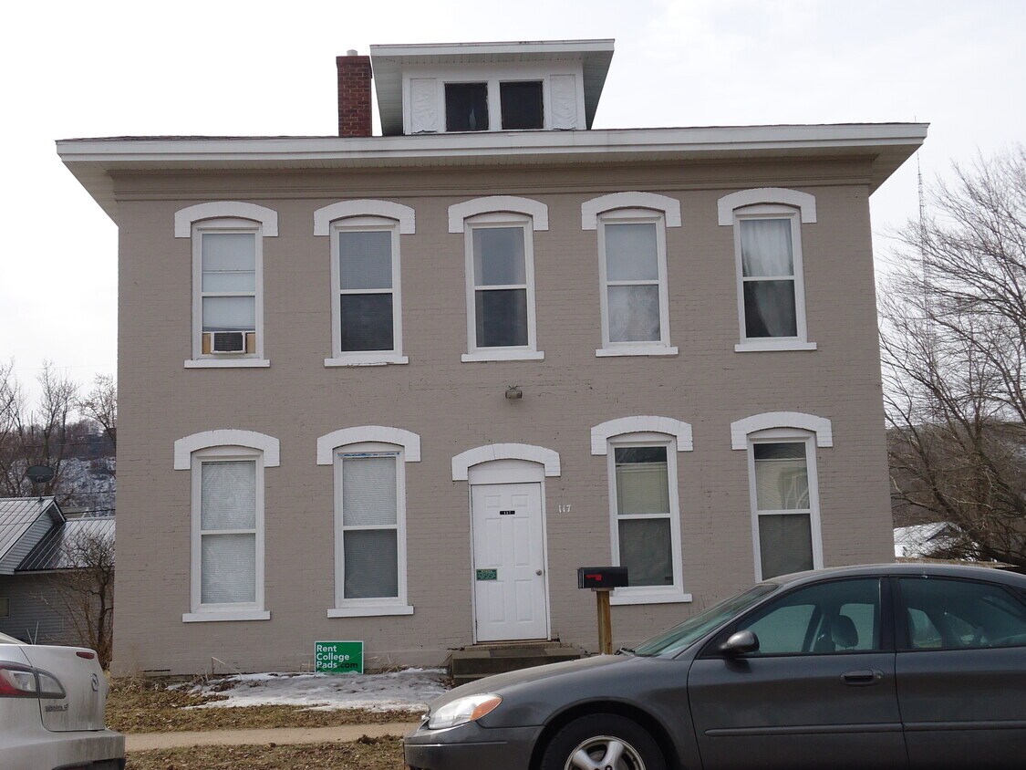 117 E Howard St, Winona, MN 55987 Apartments in Winona, MN