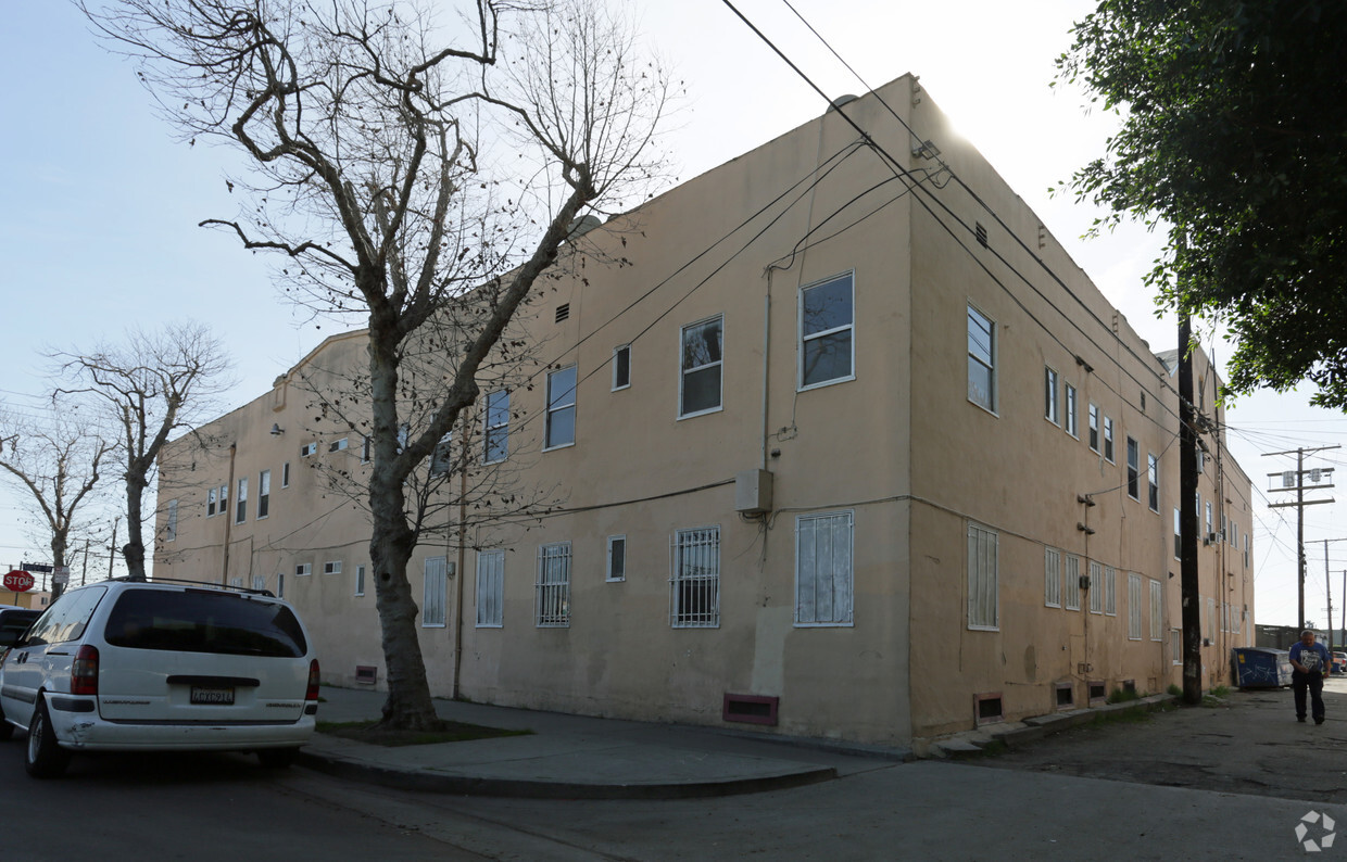 Building Photo - 7501 S Central Ave