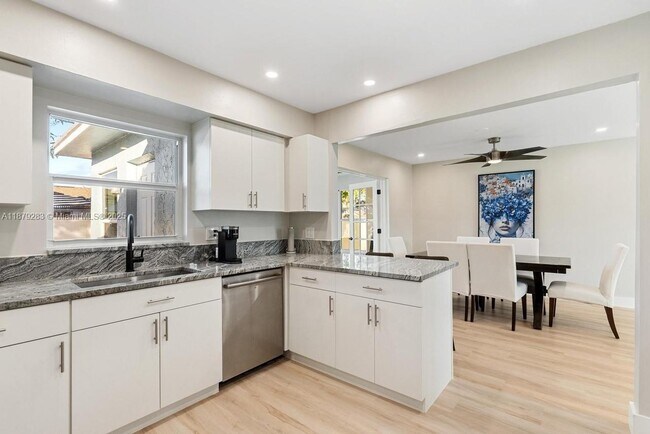 Foto del edificio - 667 Blue Jay Rd