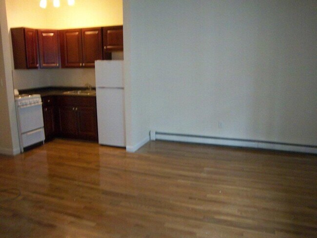 Foto del edificio - 135 Sherman Rd