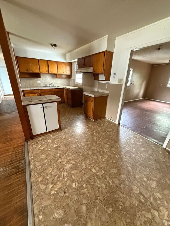 Foto del edificio - 821 N Dwight St