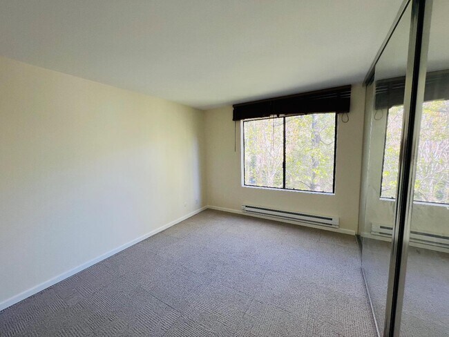 Foto del edificio - 6351 Shelter Creek Ln