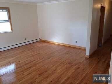 Primary Photo - 1706 Manhattan Ave