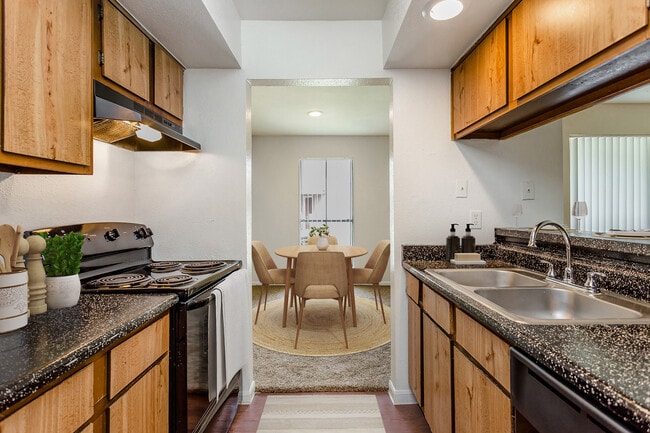 Building Photo - Cinnamon Ridge