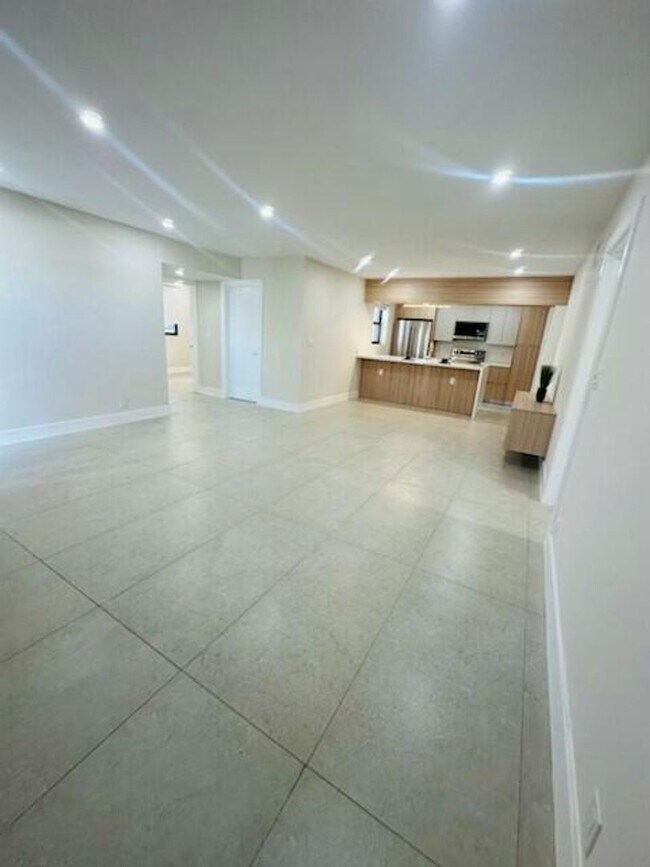 Foto del edificio - 327 Kingsbridge St