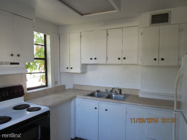 Building Photo - 420 N Peninsula Dr