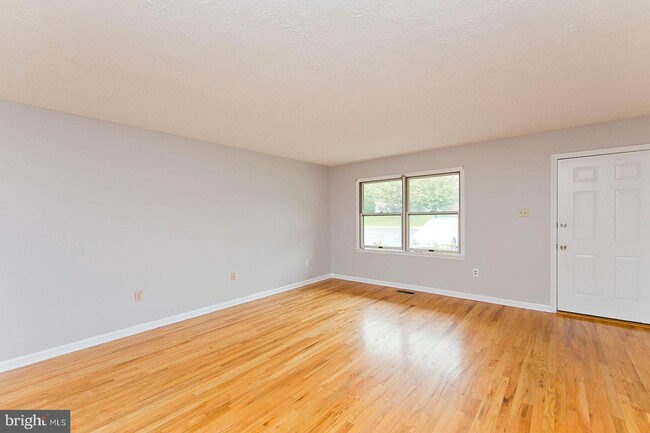 Building Photo - 120 Tudor Dr
