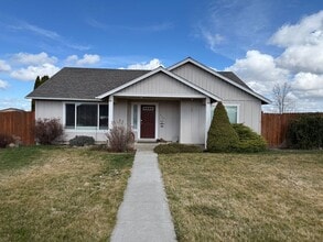 Building Photo - 513 SW Sunrise Cir