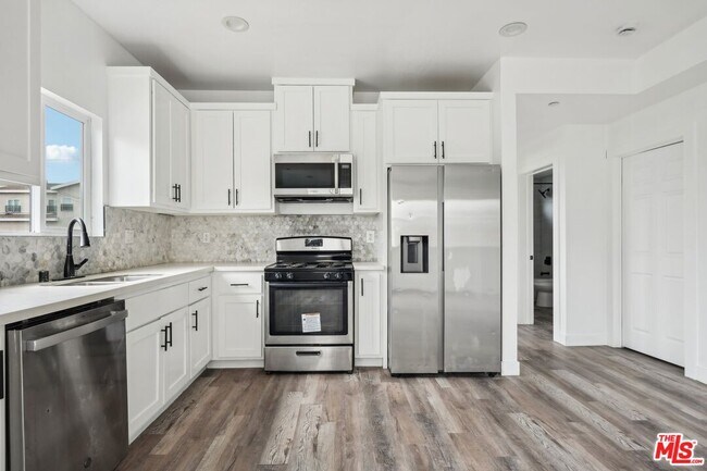 Building Photo - 2516 Malabar St