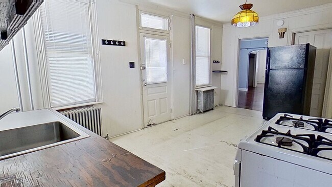 Foto del edificio - First-Floor Living in West York