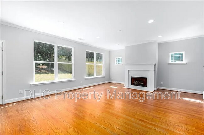 Building Photo - 1765 Stoney Creek Dr SE