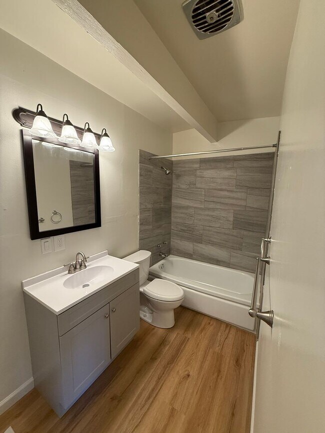 Foto del edificio - 1123 Vernon St