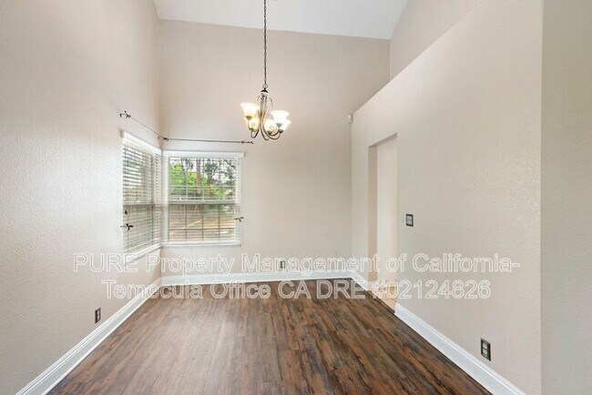 Foto del edificio - 24556 Leafwood Dr
