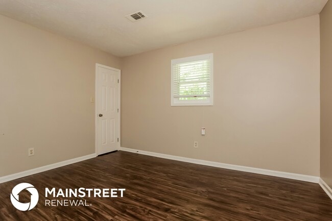 Building Photo - 4073 Feather Dr