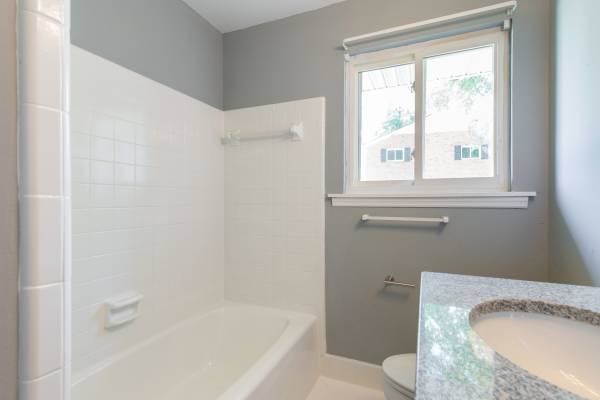 Building Photo - 84 W Park Dr #E, Spartanburg, SC 29306