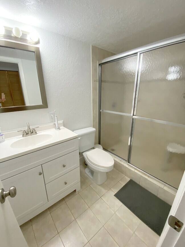 Building Photo - 6801 Indian Creek Dr