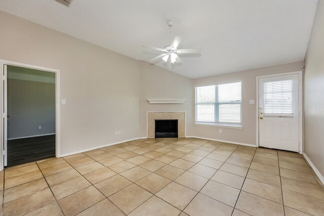 Building Photo - 800 Sierra Cir