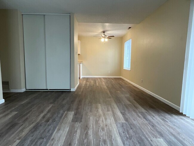 Foto del edificio - Carson Park Condominium (Downstairs)