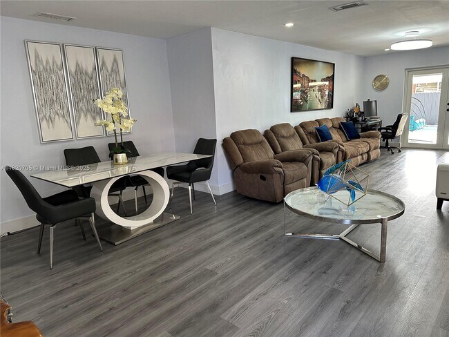 Foto del edificio - 1543 SW 74th Ct