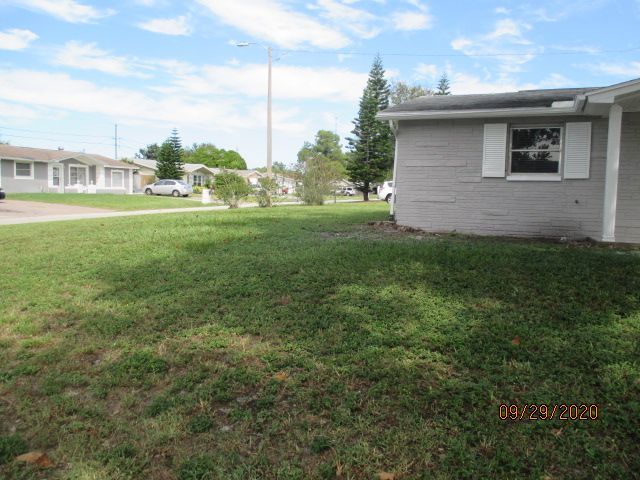 Foto del edificio - 7201 Rhinebeck Drive