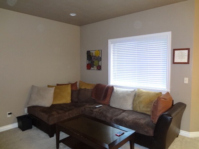 Building Photo - Beautiful 3 bed with 1 Car Garage