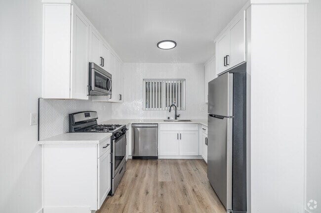 2 habitaciones, 1 baño - 920 pies cuadrados - Cocina - 748 N Hudson Ave