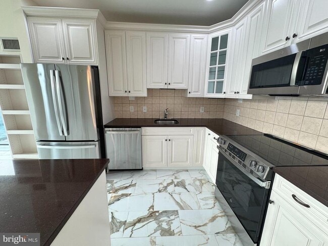 Building Photo - 901 N Penn St