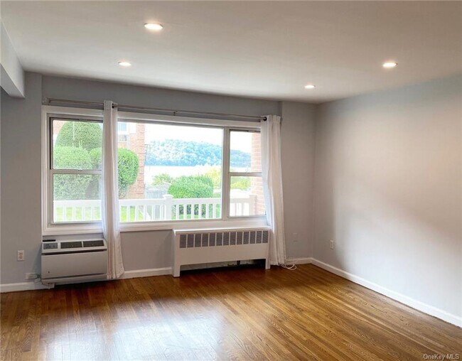 Foto del edificio - 51 Maple Ave