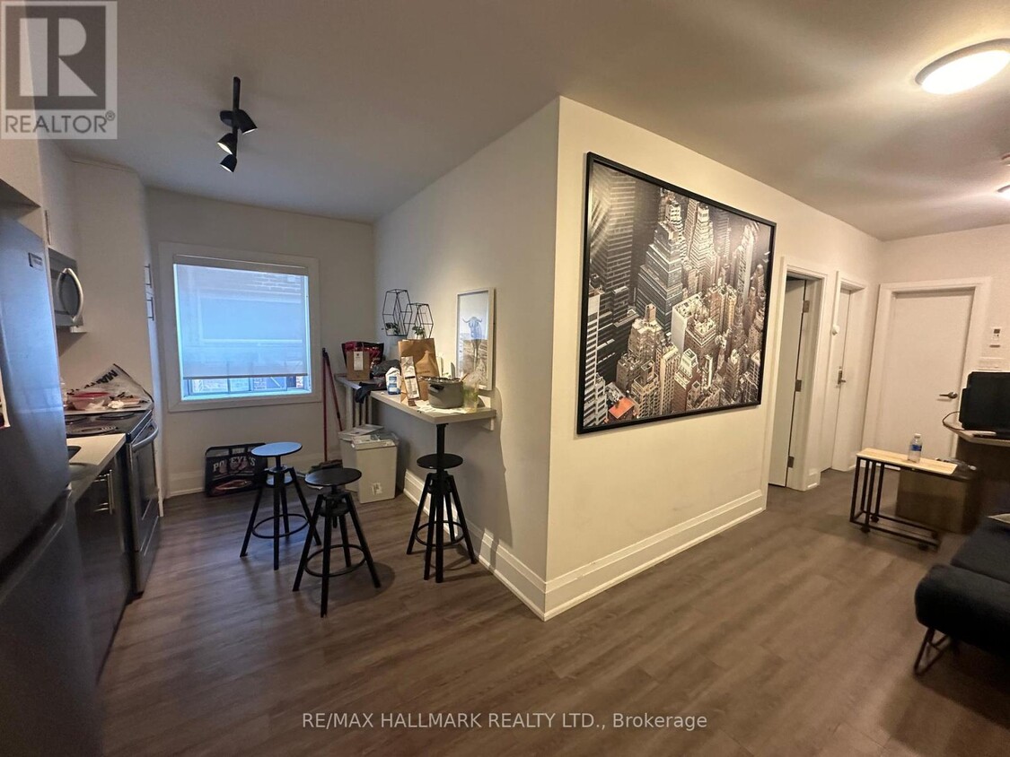 Photo principale - 595-595 St Clair Ave W