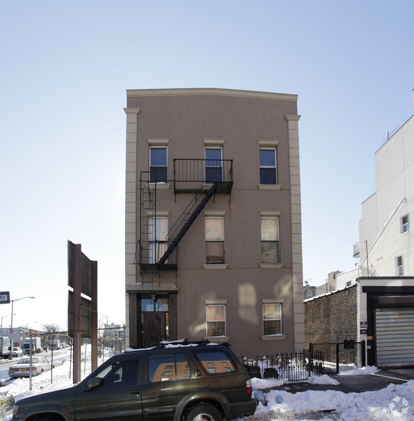 Building Photo - 212 Kent St
