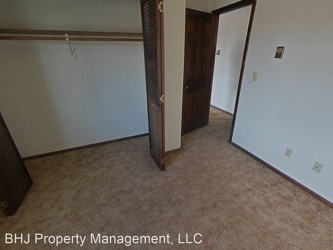 Building Photo - 1325 Sugarview Dr