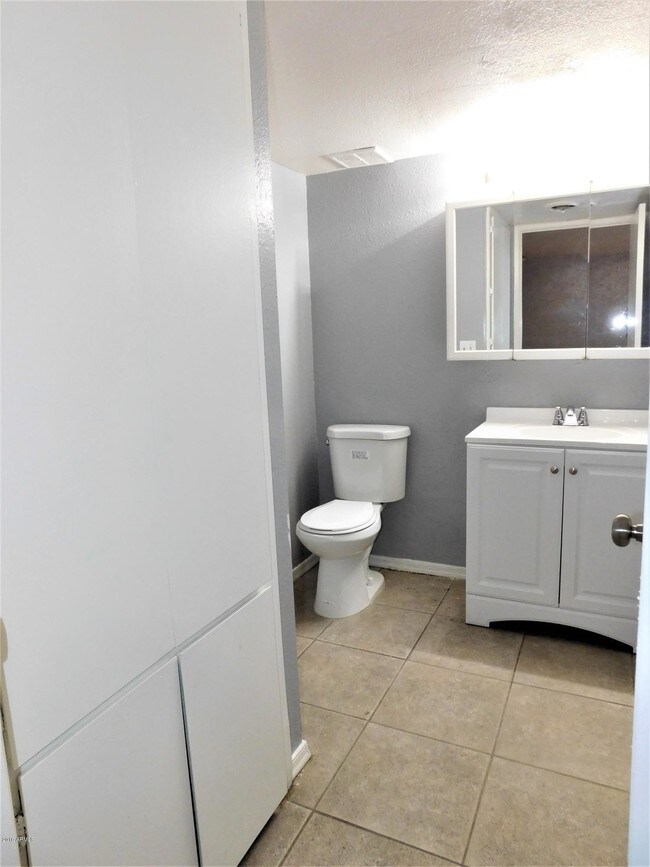 Building Photo - 3518 W Dunlap Ave