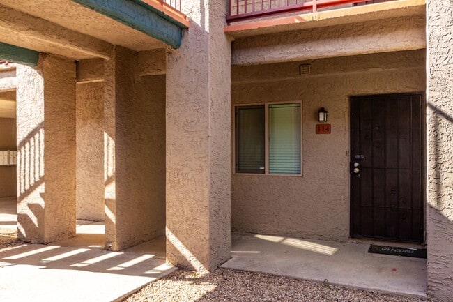 Foto del edificio - Remodeled 2-Bedroom, 2-Bath Condo in Prime Scottsdale Location