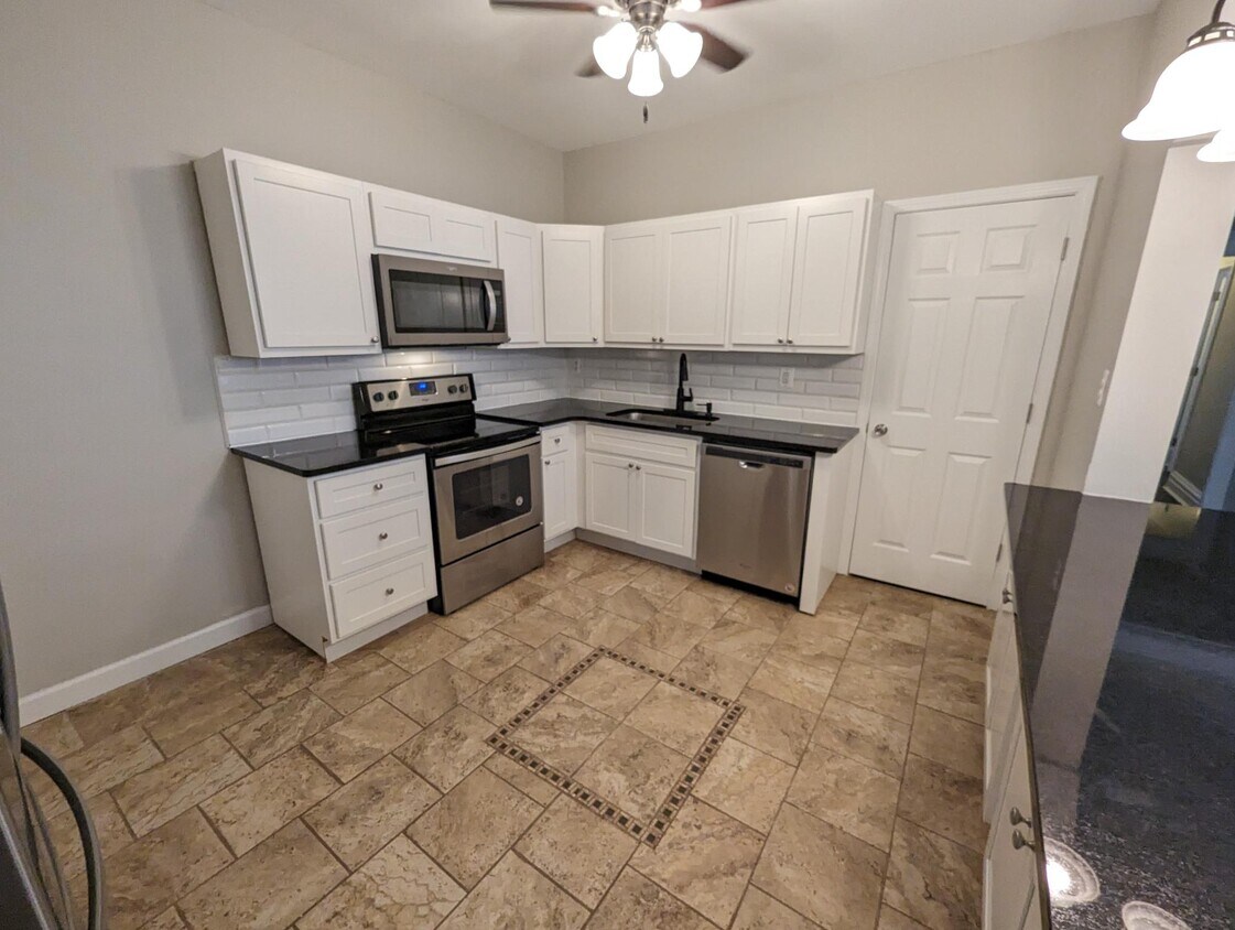 Primary Photo - 5940 Cates Ave