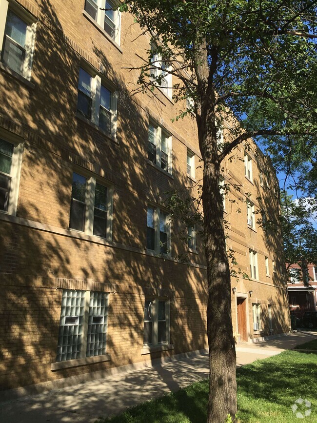 Building Photo - 3910 W Barry Ave