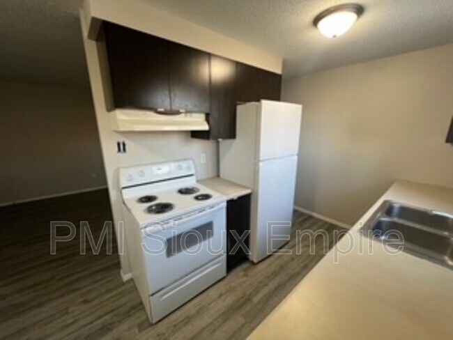 Foto del edificio - 440 S Western Ave