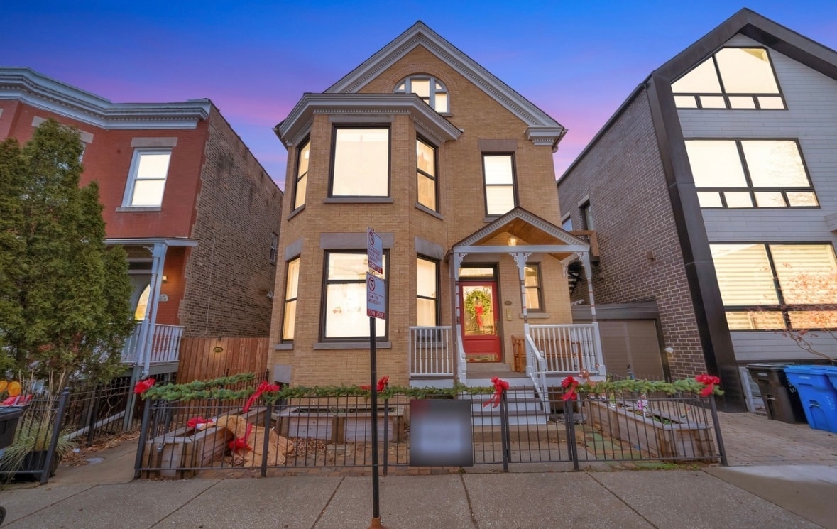 Front of building - 1221 W Draper St
