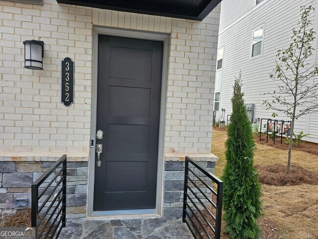 Building Photo - 3352 Pritchard Ave