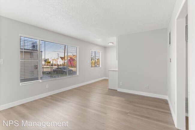 Building Photo - 2 br, 1 bath Apartment - 1804 W 78th St 18...