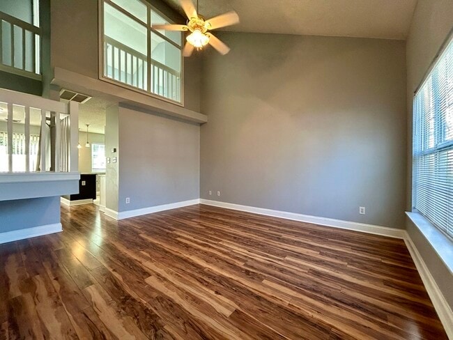 Foto del edificio - 7686 Petrea Ln