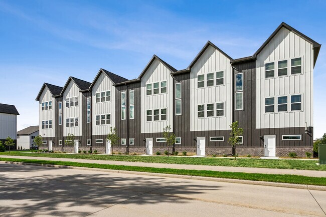 Building Photo - 1580 Main