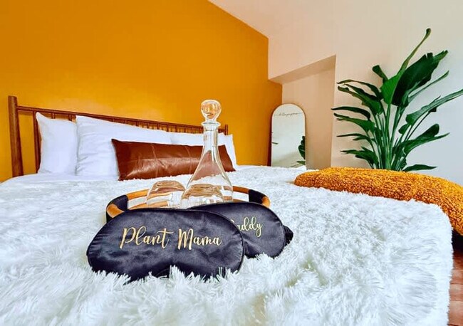 Building Photo - 309-311-311 W 4th Ave