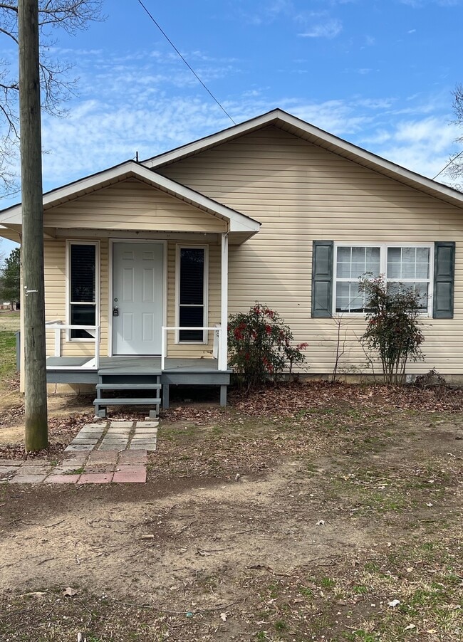 Building Photo - 979 Dowdey Rd