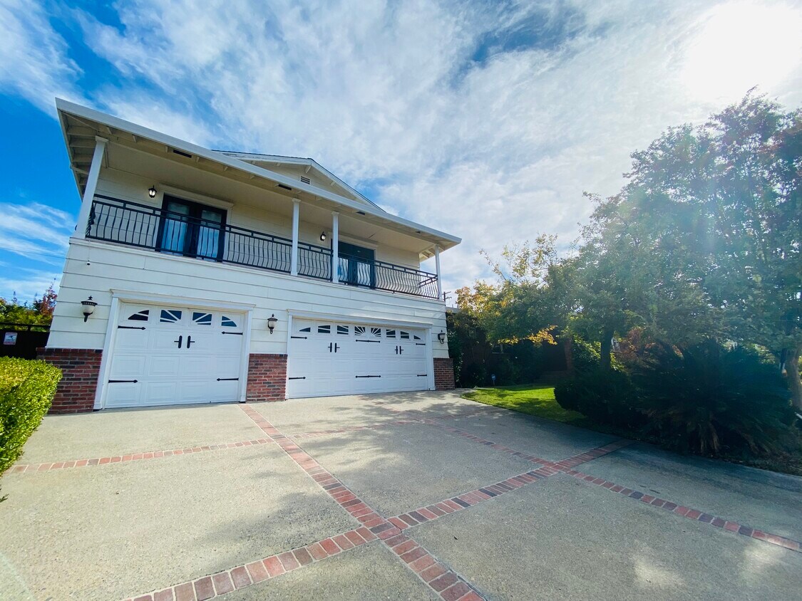 Foto principal - 5100 Dory Way