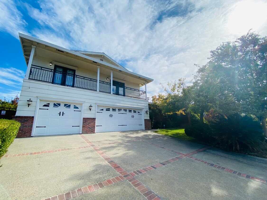 Primary Photo - 5100 Dory Way